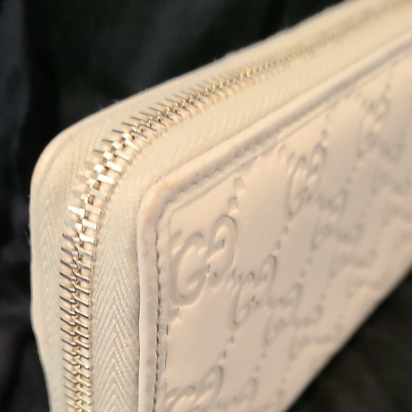 Gucci Gray Embossed Wallet - Picture 9 of 9